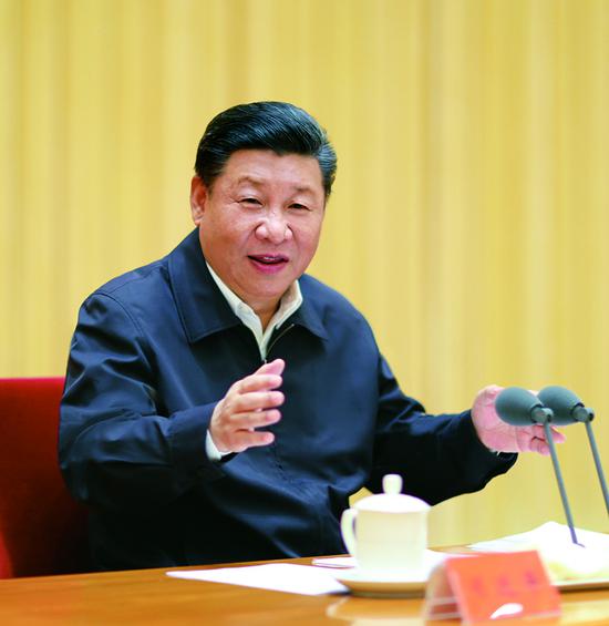 2018年7月3日至4日，全國(guó)組織工作會(huì)議在北京召開(kāi)。中共中央總書記、國(guó)家主席、中央軍委主席習(xí)近平出席會(huì)議并發(fā)表重要講話。 新華社記者 鞠鵬/攝